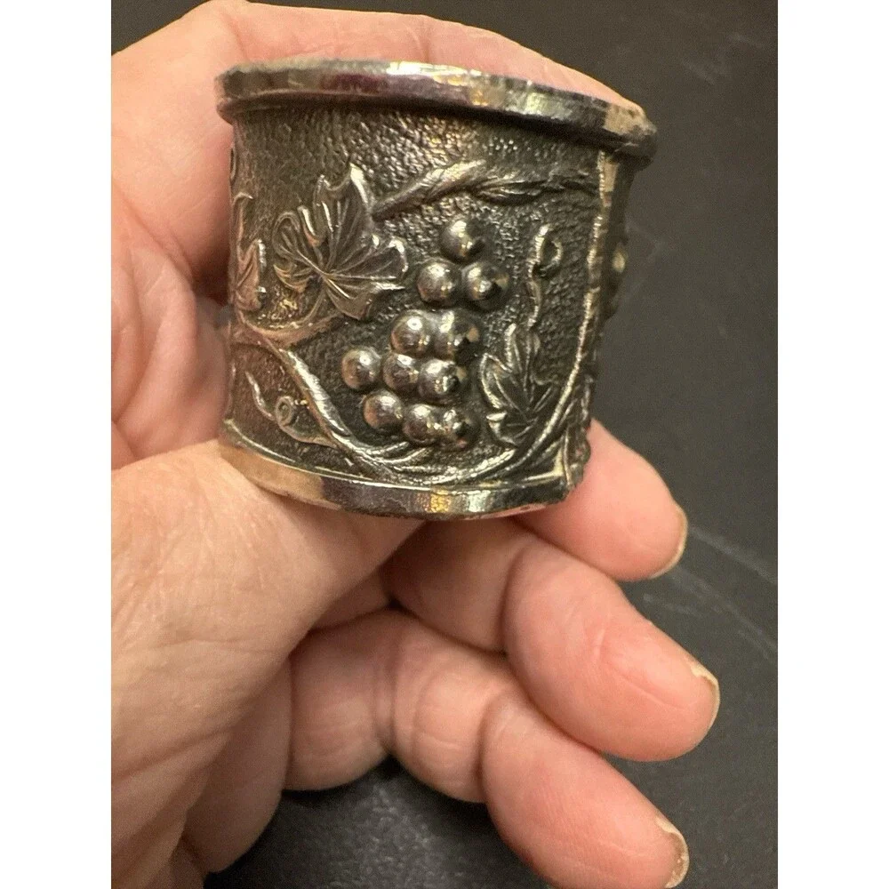 Set of 4 Vintage Silver Plated Heavy Napkin Rings Flowers Scroll Design Japan